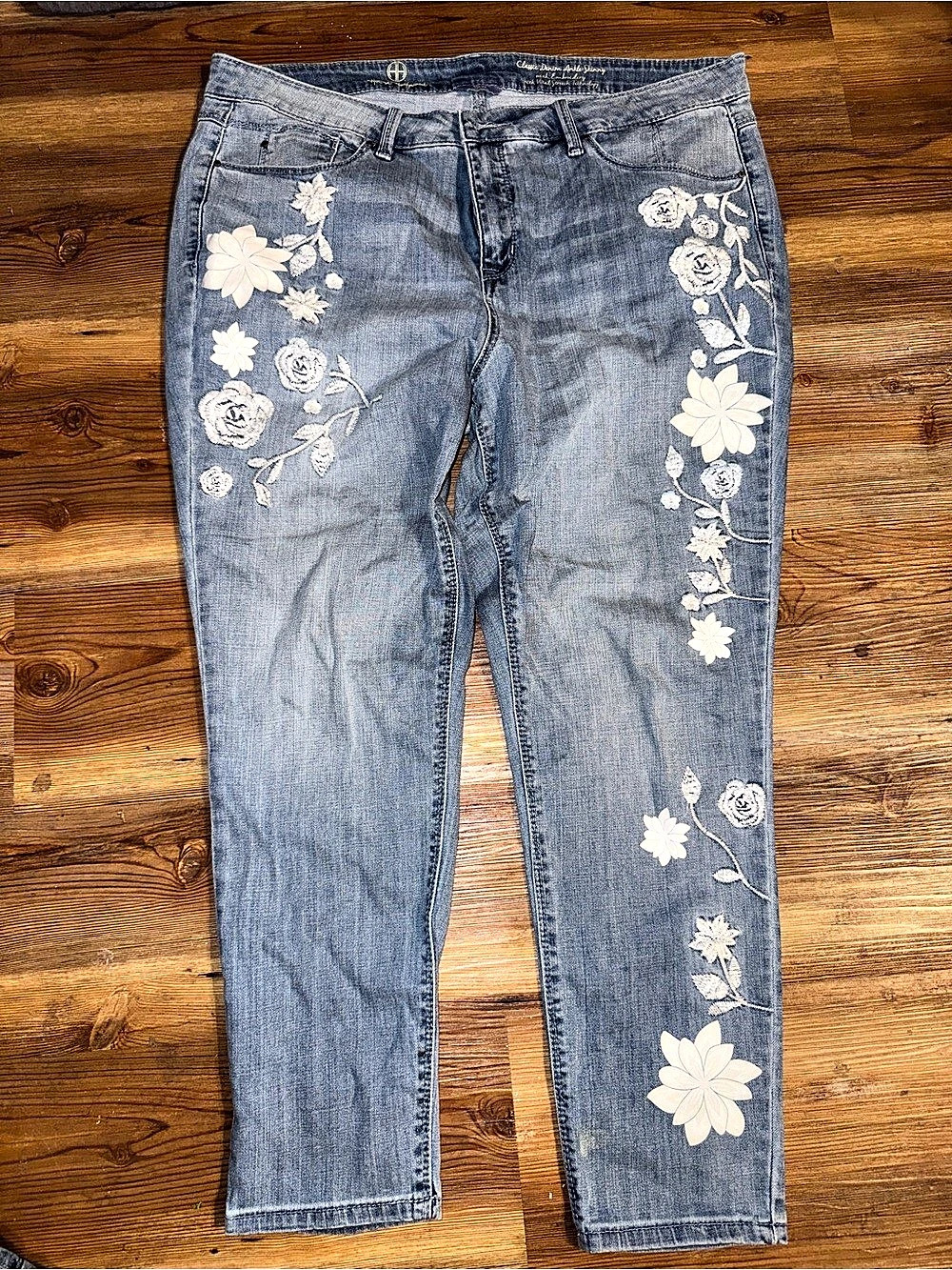 Henry Holland Classic Denim Ankle Skinny with Embroidery Floral Embroidered Blue